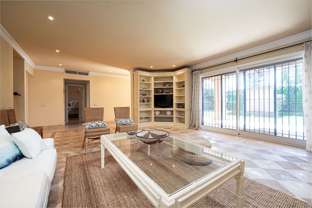 Luxury House for sale in Marbella, 2 874 000 €, Photo 2
