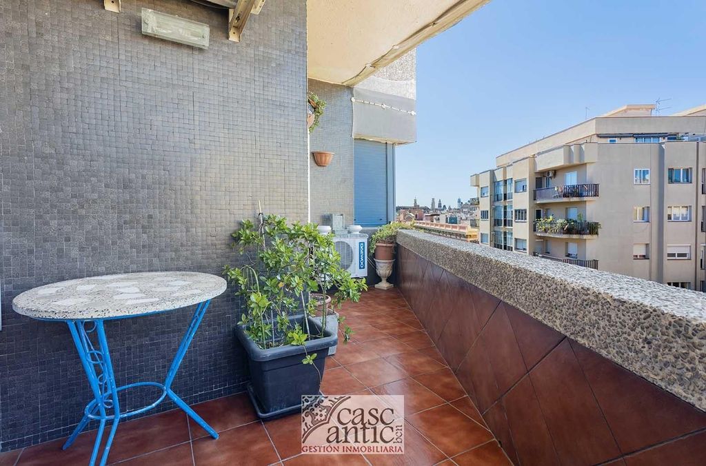 Luxury Apartment for sale in Barcelona, 545 000 €, Photo 2