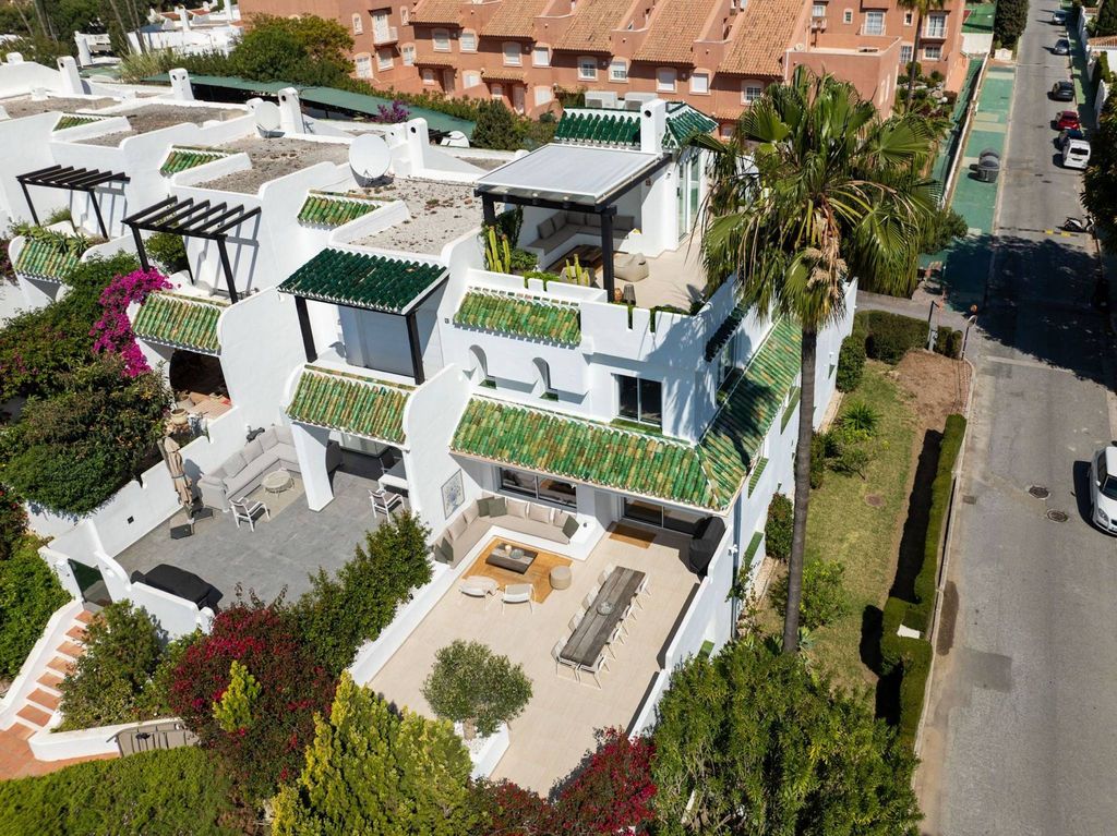 Luxury House for sale in Marbella, 1 895 000 €, Photo 1