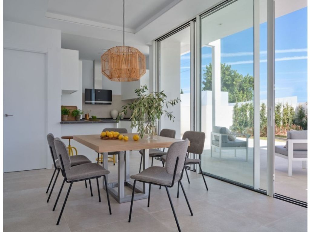 Luxury House for sale in Marbella, 1 950 000 €, Photo 4