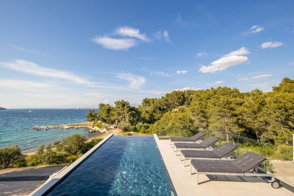 Maison de luxe à vendre à Batalaža, 1 400 000 €, Photo 1