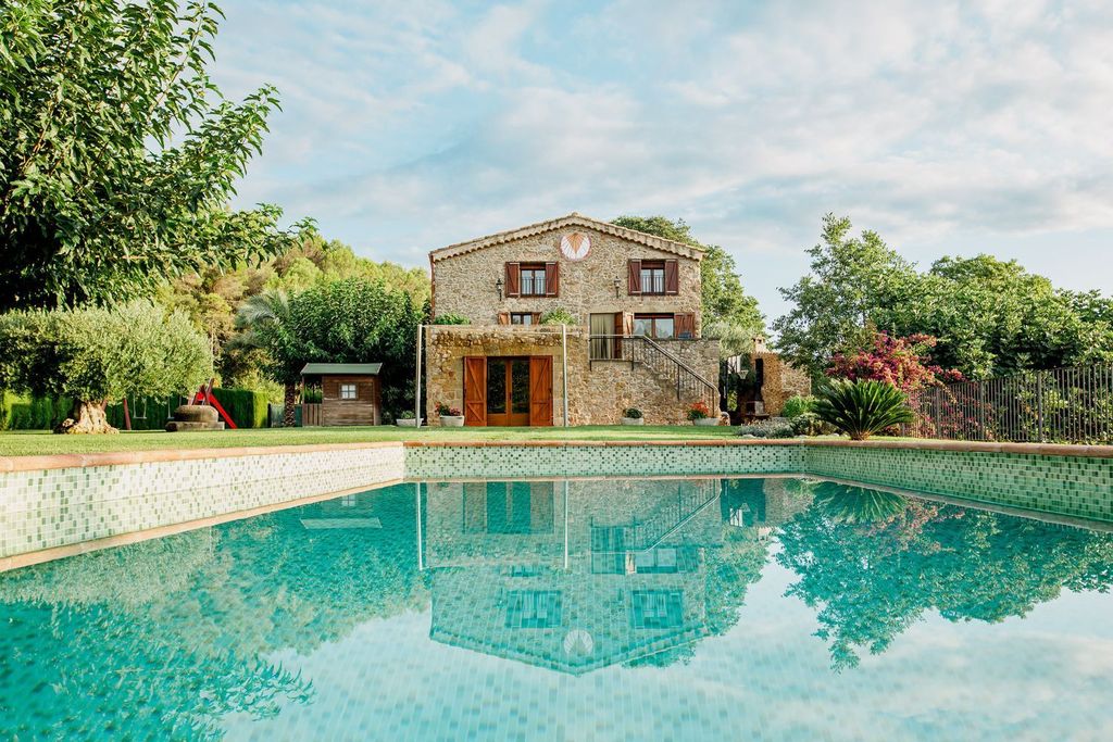 Luxury House for sale in Lladó, 900 000 €, Photo 1
