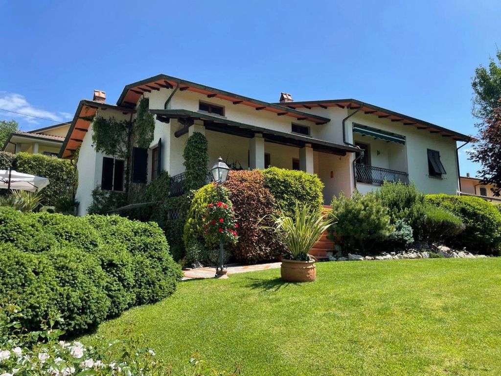 Luxury House for sale in Pescaglia, 630 000 €, Photo 1