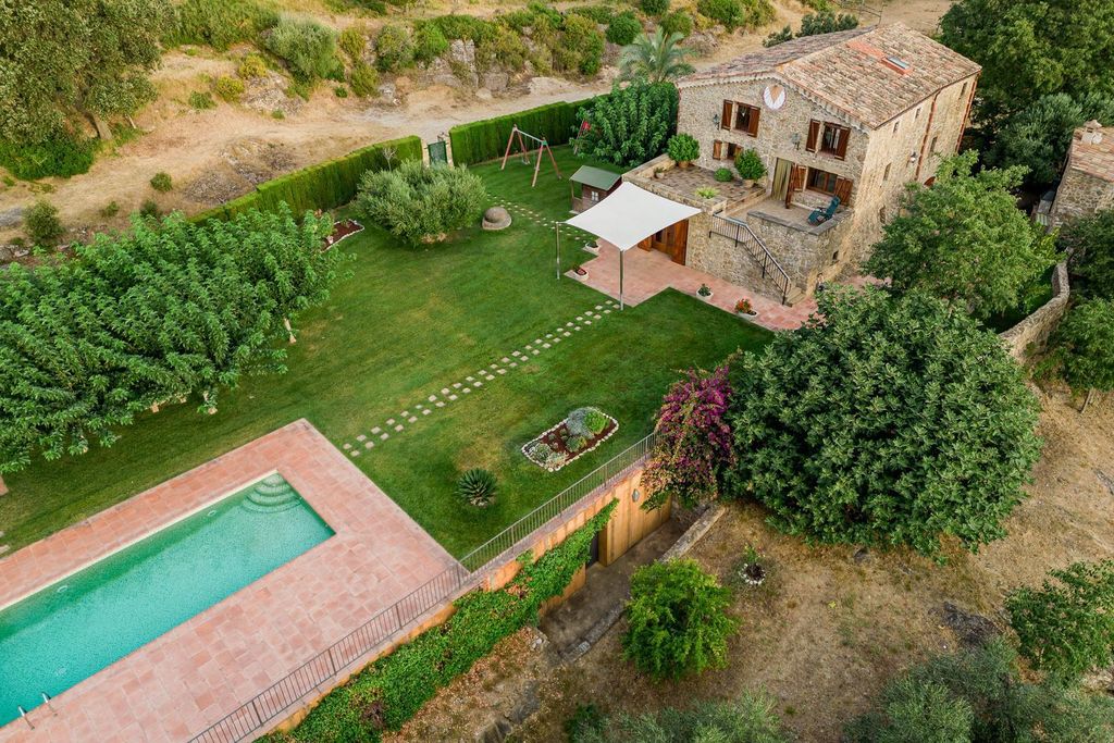 Luxury House for sale in Lladó, 900 000 €, Photo 2
