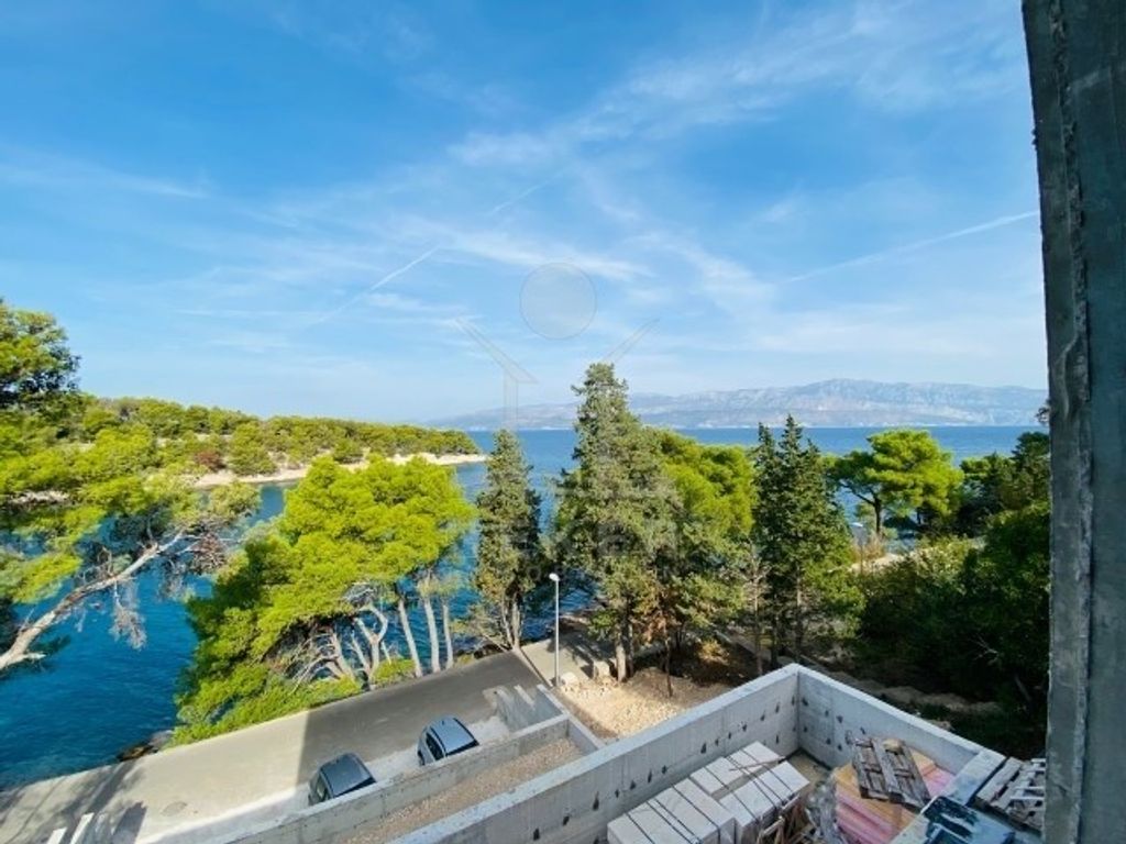 Maison de luxe à vendre à Supetar, 1 200 000 €, Photo 1
