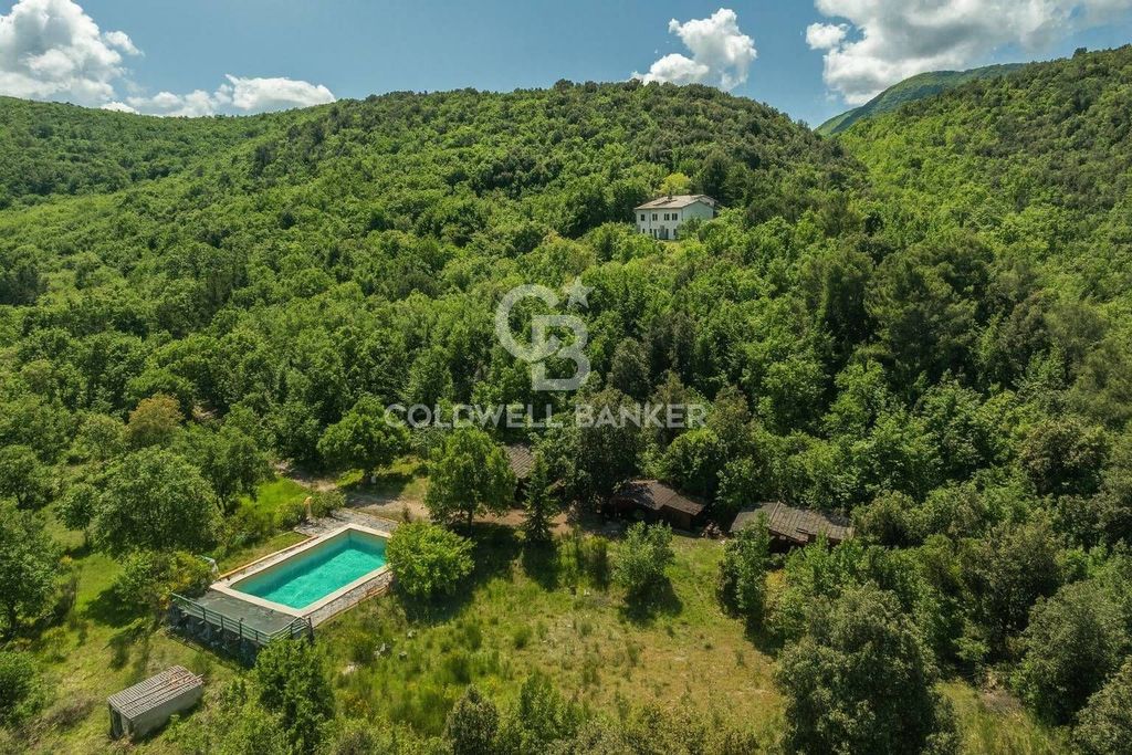 Maison de luxe à vendre à Spoleto, 520 000 €, Photo 1