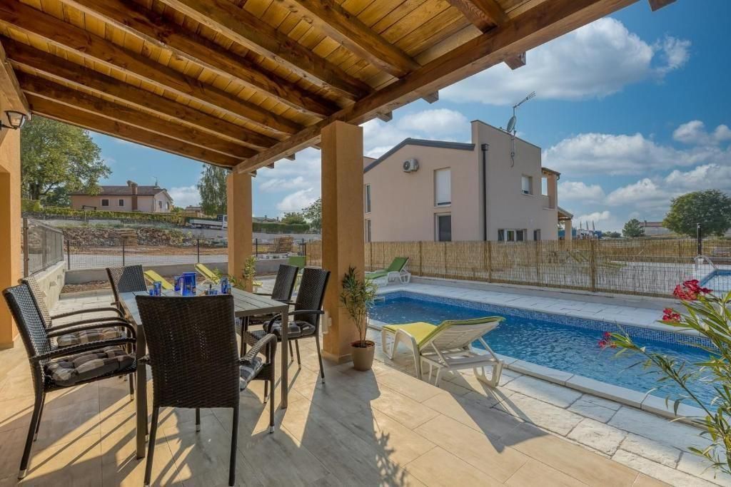 Maison de luxe à vendre à Tinjan, 650 000 €, Photo 4
