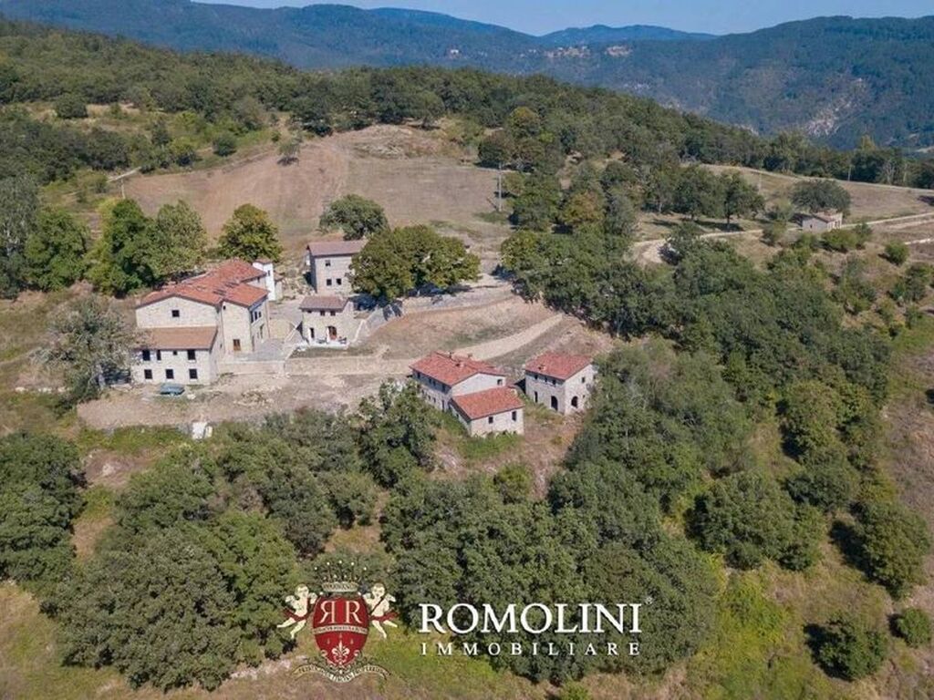 Luxury House for sale in Poppi, 1 890 000 €, Photo 1