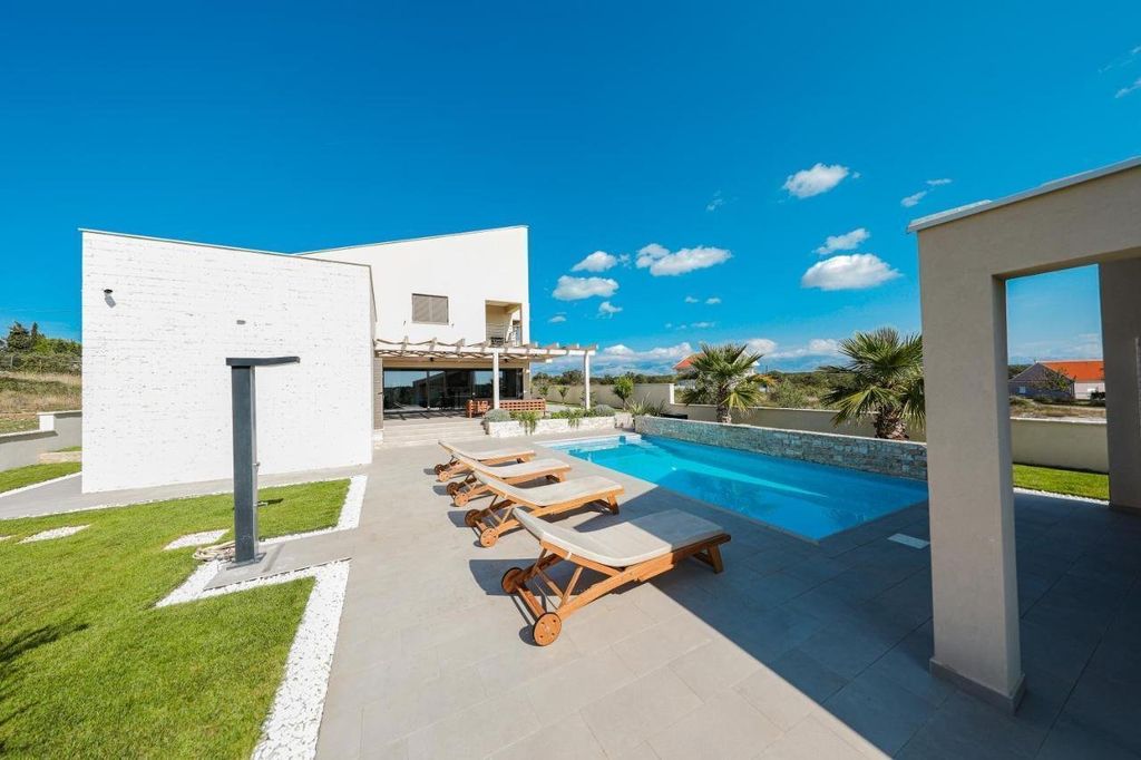 Luxury House for sale in Poljica-Brig, 1 500 000 €, Photo 4