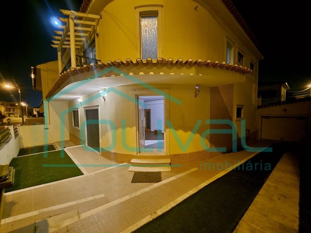 Maison de luxe à vendre à Loures, 650 000 €, Photo 2