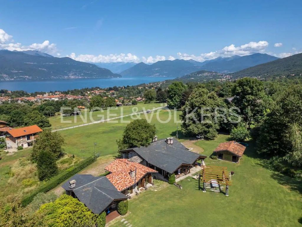Luxury House for sale in Castelveccana, 2 950 000 €, Photo 1