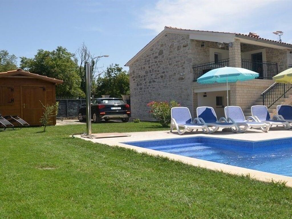 Luxury House for sale in Porec, 570 000 €, Photo 1