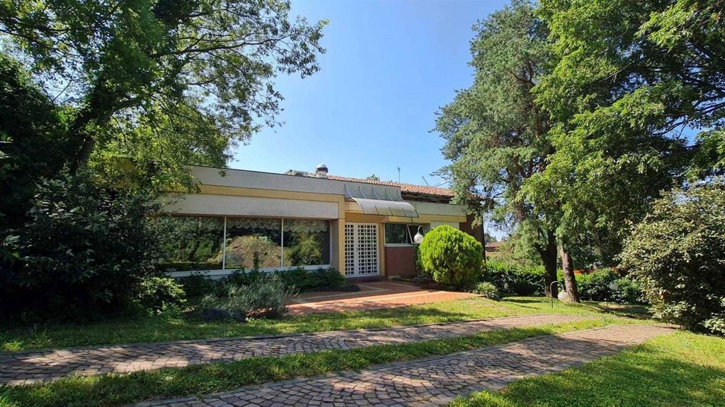 Luxury House for sale in Ivrea, 990 000 €, Photo 1