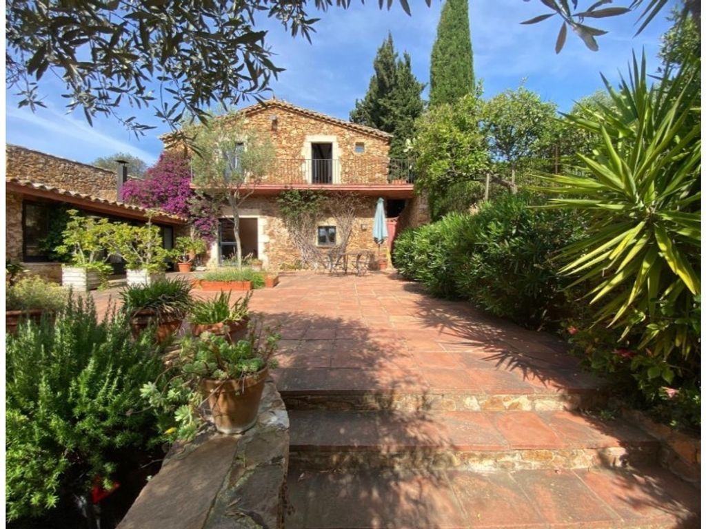Maison de luxe à vendre à Mont-Ras, 745 000 €, Photo 1