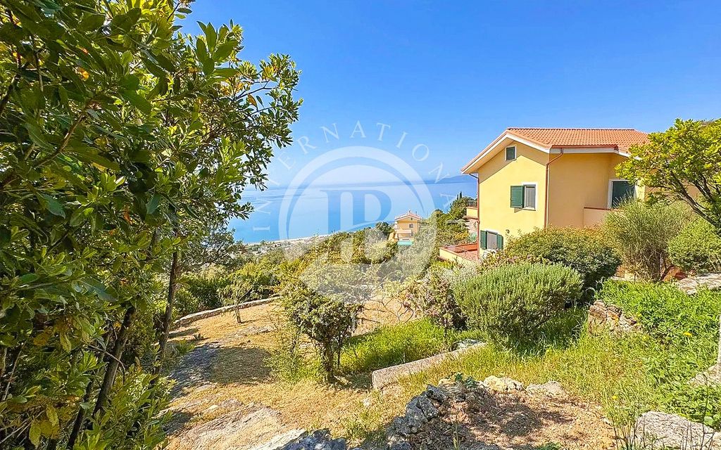 Luxury House for sale in Vibonati, 450 000 €, Photo 1
