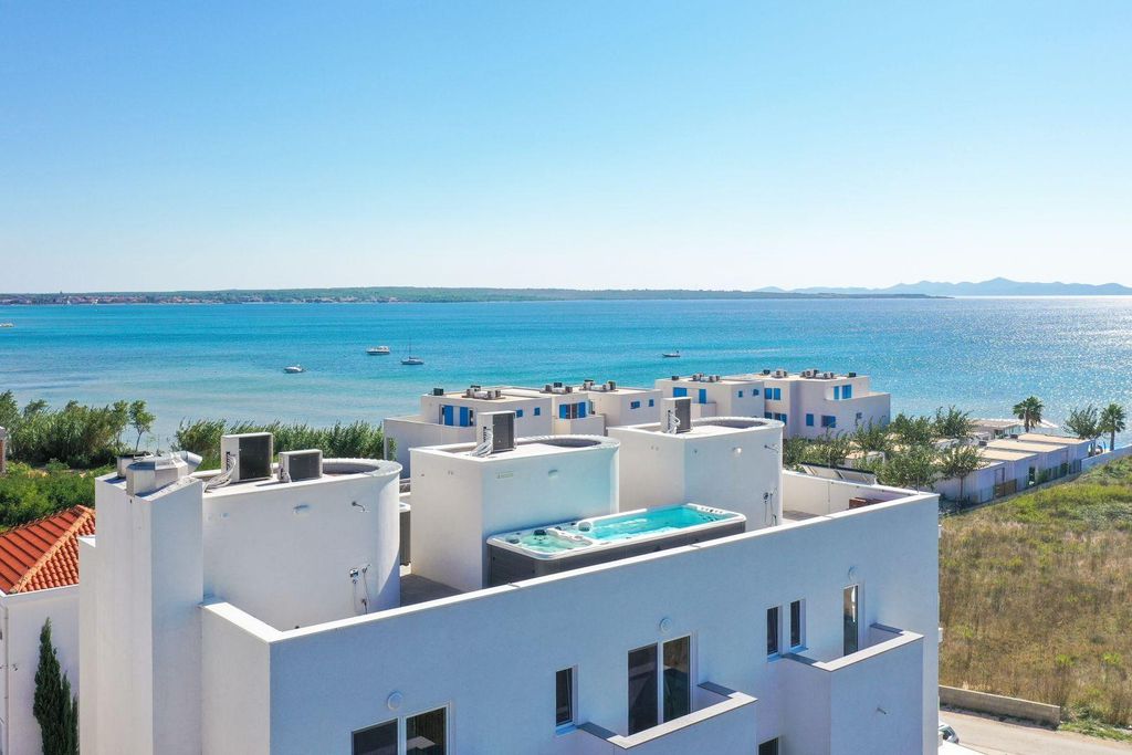 Maison de luxe à vendre à Privlaka, 671 500 €, Photo 2