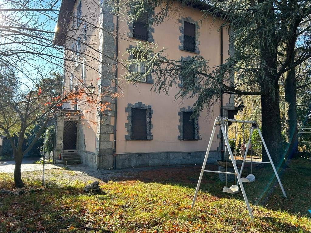 Luxury House for sale in Albavilla, 840 000 €, Photo 1