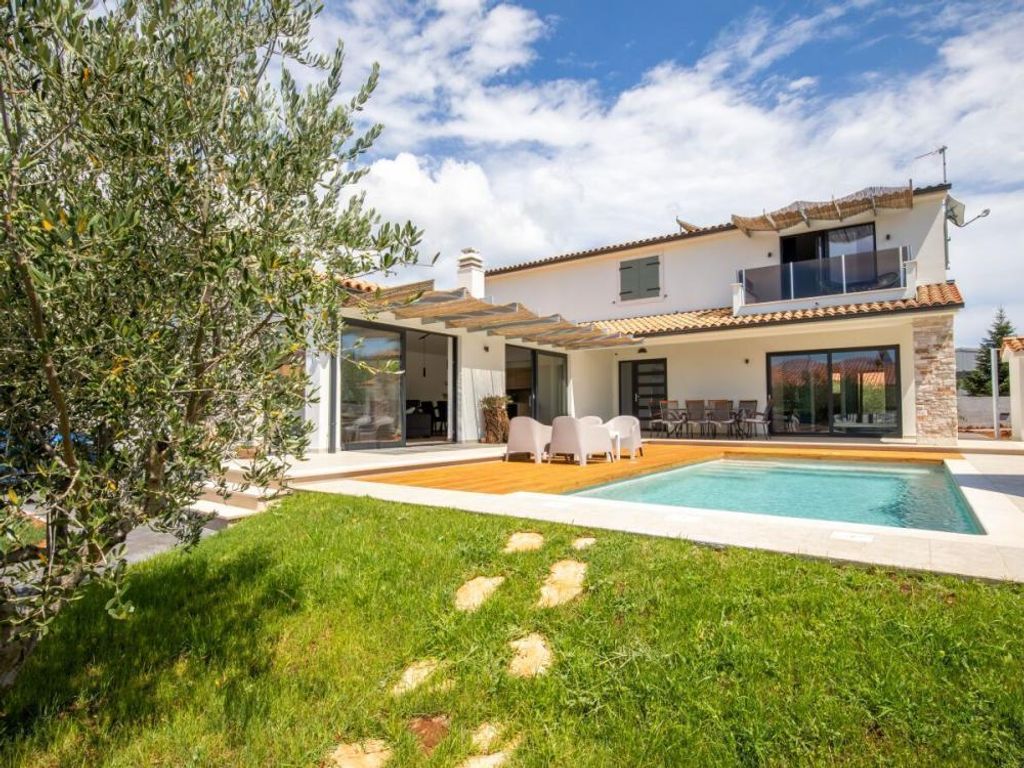 Maison de luxe à vendre à Šišan, 730 000 €, Photo 1