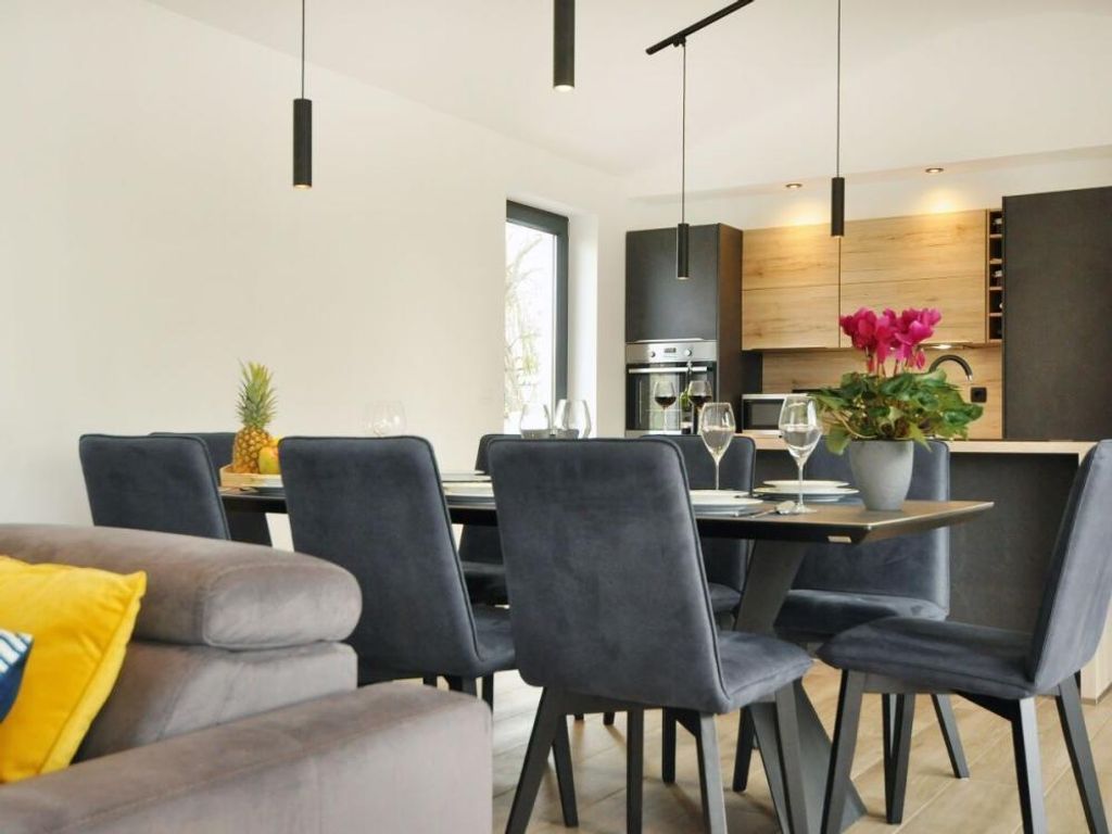 Maison de luxe à vendre à Šišan, 730 000 €, Photo 5