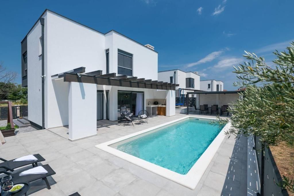 Maison de luxe à vendre à Galižana, 0 €, Photo 1