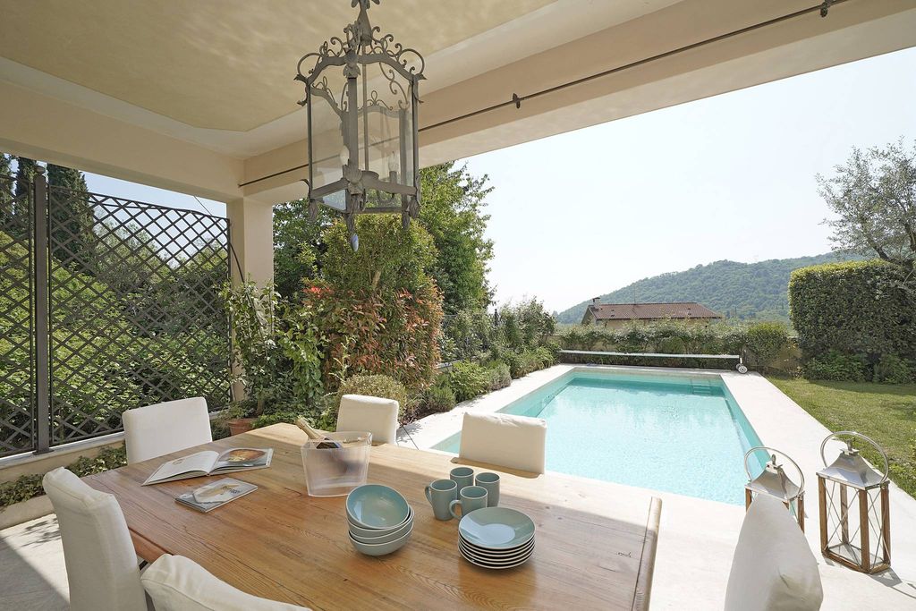 Luxury House for sale in Salò, 1 370 000 €, Photo 1