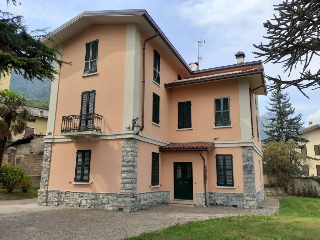 Luxury House for sale in Civate, 750 000 €, Photo 1