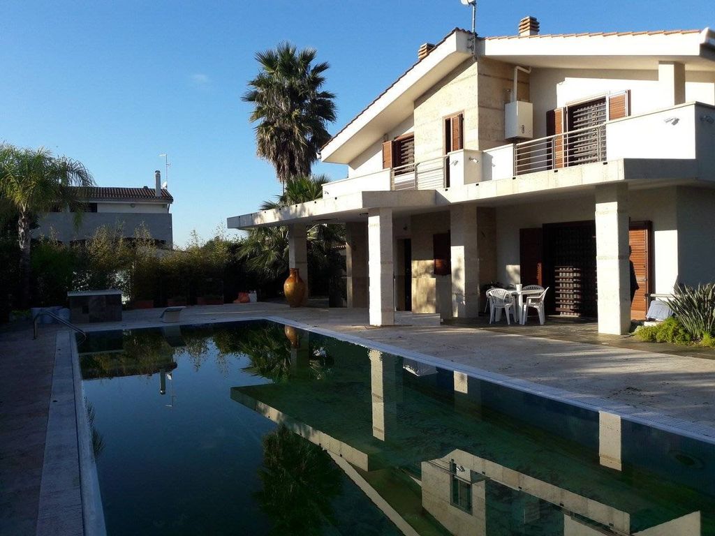 Luxury House for sale in Noicattaro, 1 200 000 €, Photo 1