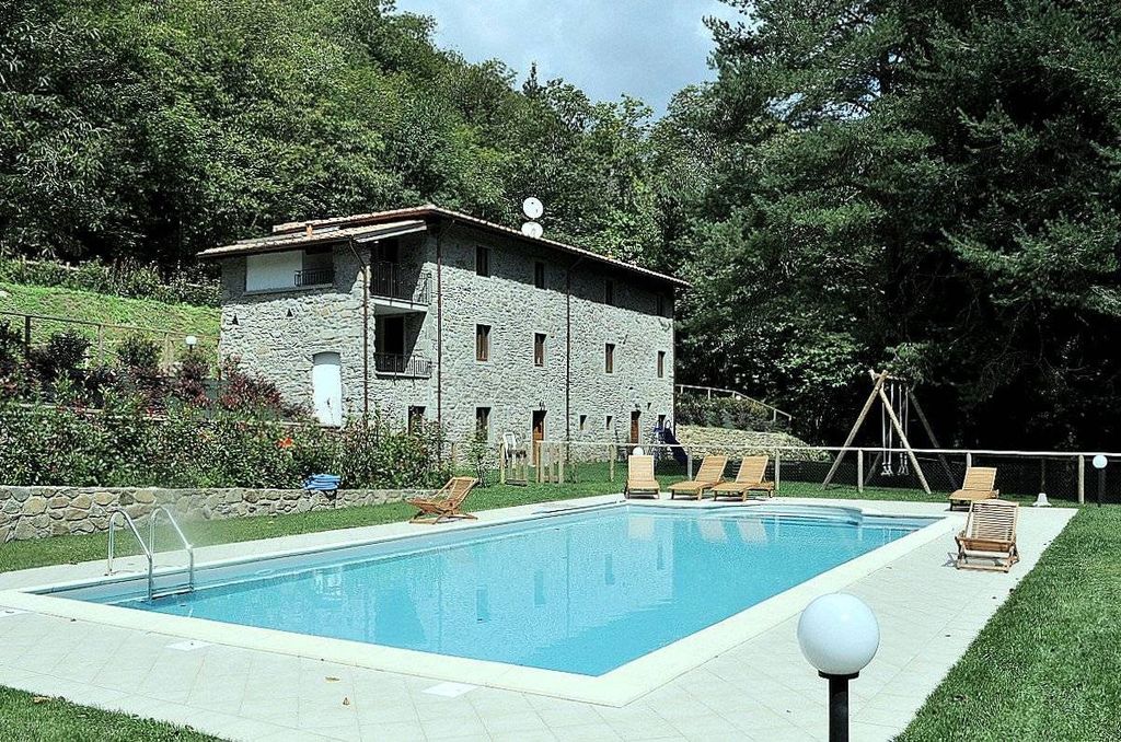 Luxury House for sale in Pescaglia, 670 000 €, Photo 1
