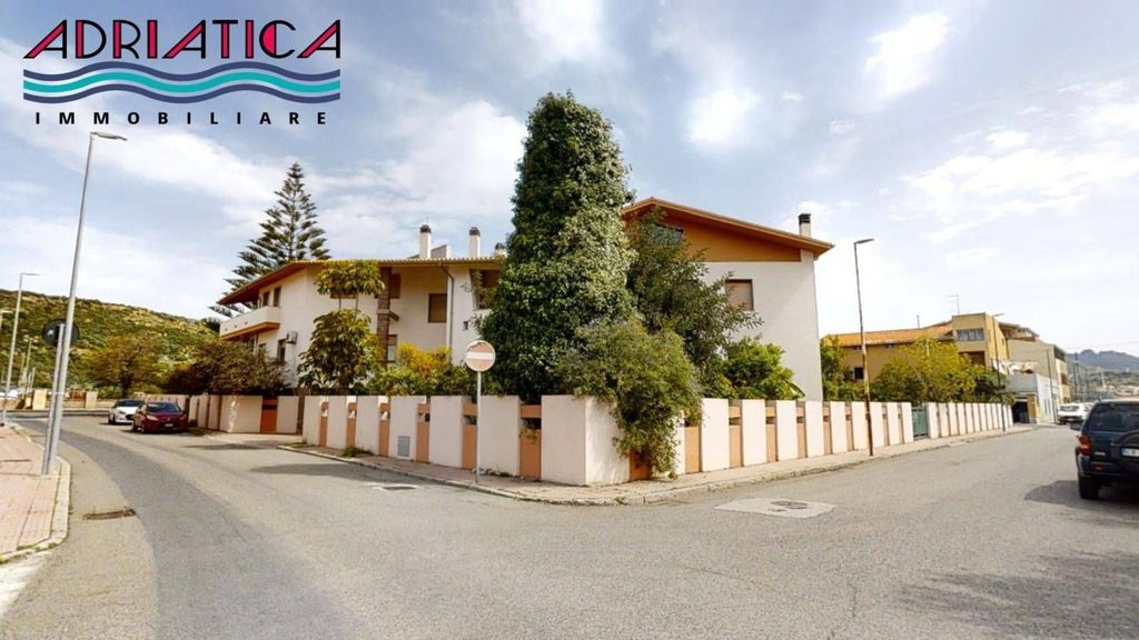 Luxury House for sale in Bosa, 800 000 €, Photo 1