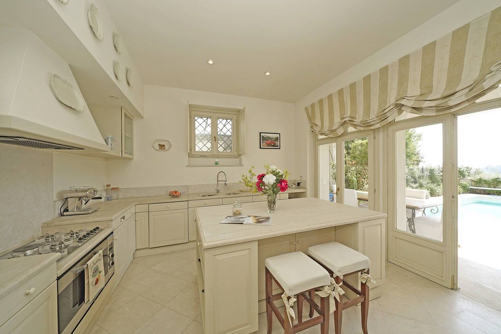 Luxury House for sale in Salò, 1 370 000 €, Photo 4