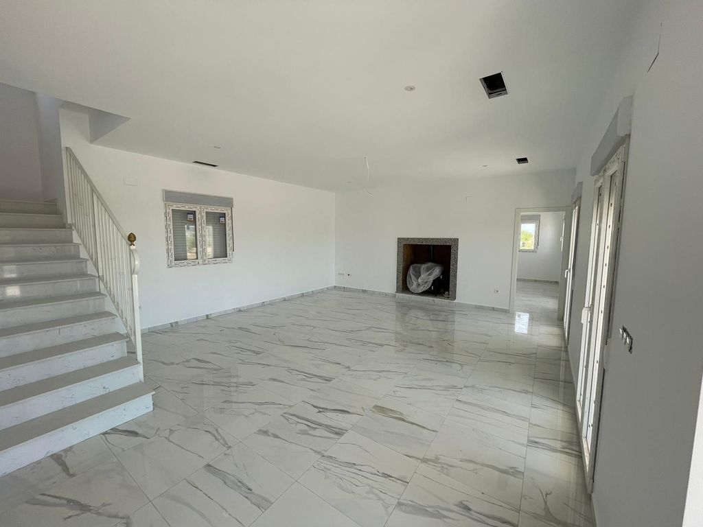 Luxury House for sale in Pinoso, 611 000 €, Photo 3