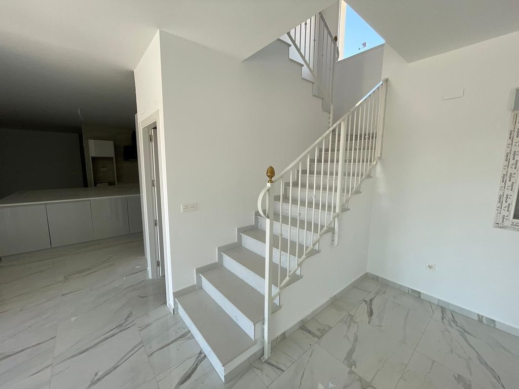 Luxury House for sale in Pinoso, 611 000 €, Photo 2