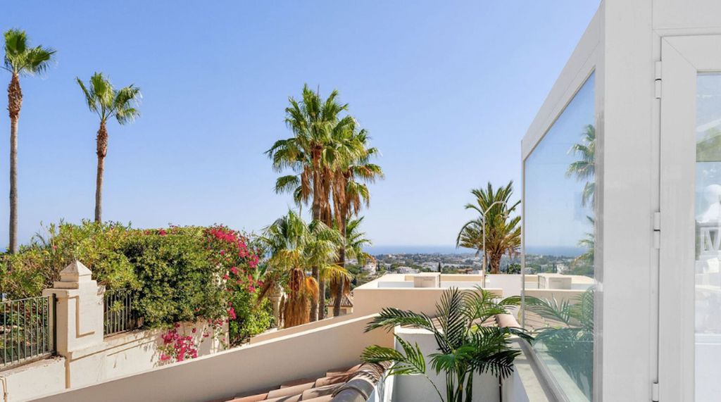 Luxury House for sale in Marbella, 1 195 000 €, Photo 2