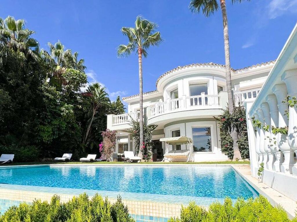 Luxury House for sale in Marbella, 2 950 000 €, Photo 1