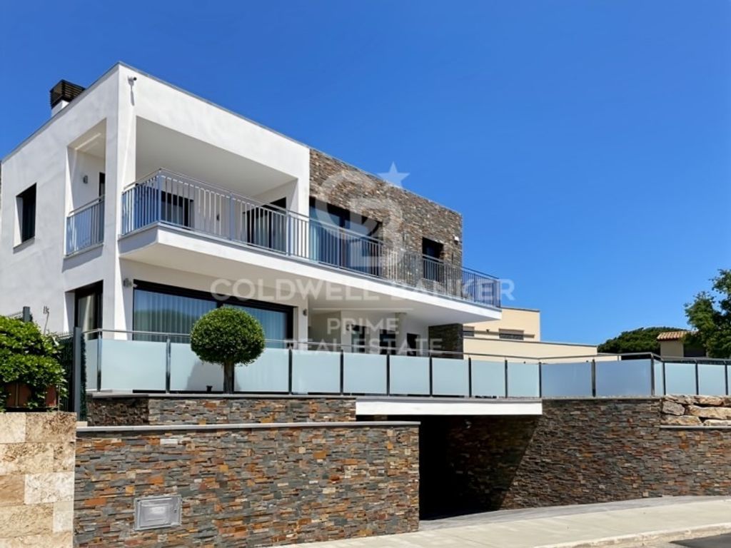Luxury House for sale in Sant Feliu de Guíxols, 2 000 000 €, Photo 1