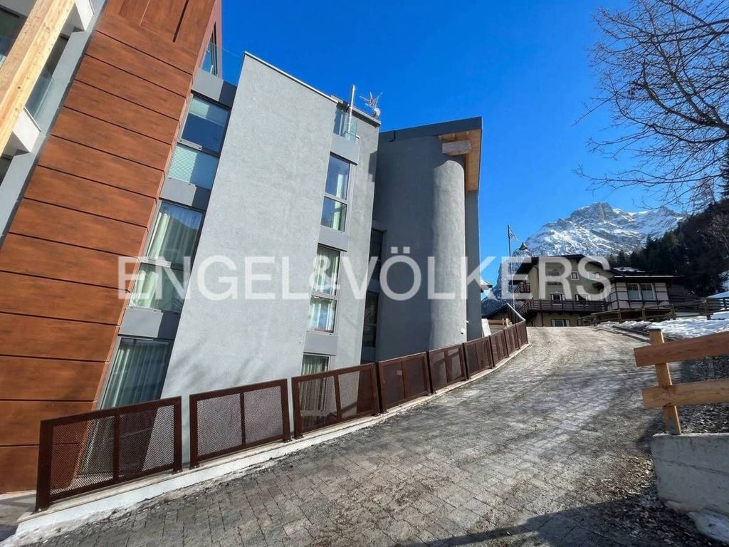 Luxury Apartment for sale in Canazei, 866 250 €, Photo 1