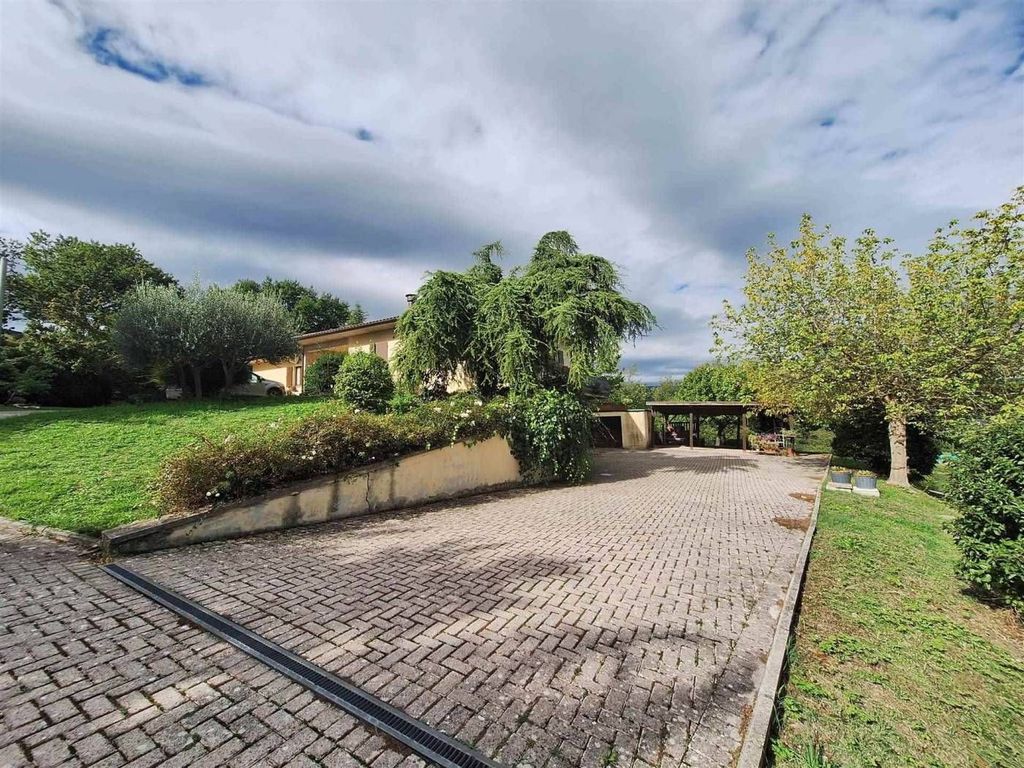 Luxury House for sale in San Severino Marche, 450 000 €, Photo 2