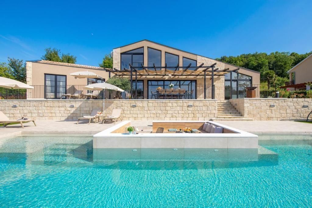 Maison de luxe à vendre à Kašcerga, 0 €, Photo 1