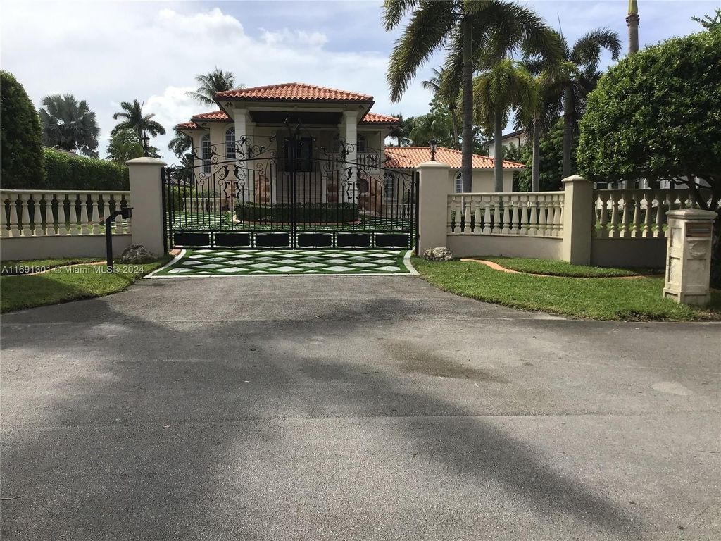 Maison de luxe à vendre à Kendall West, 1 709 075 €, Photo 1