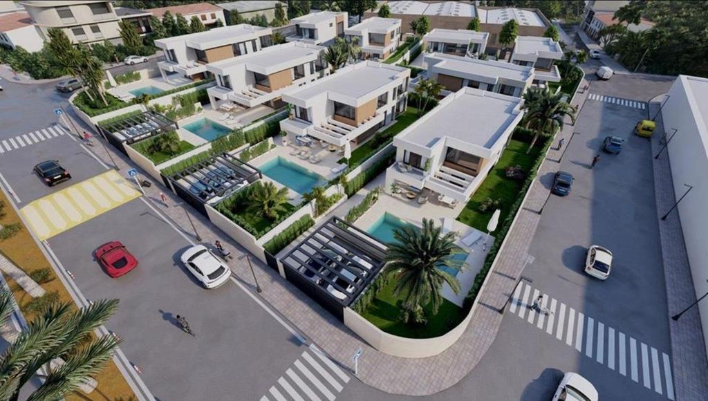 Luxury House for sale in Castillo de La Duquesa, 880 000 €, Photo 1