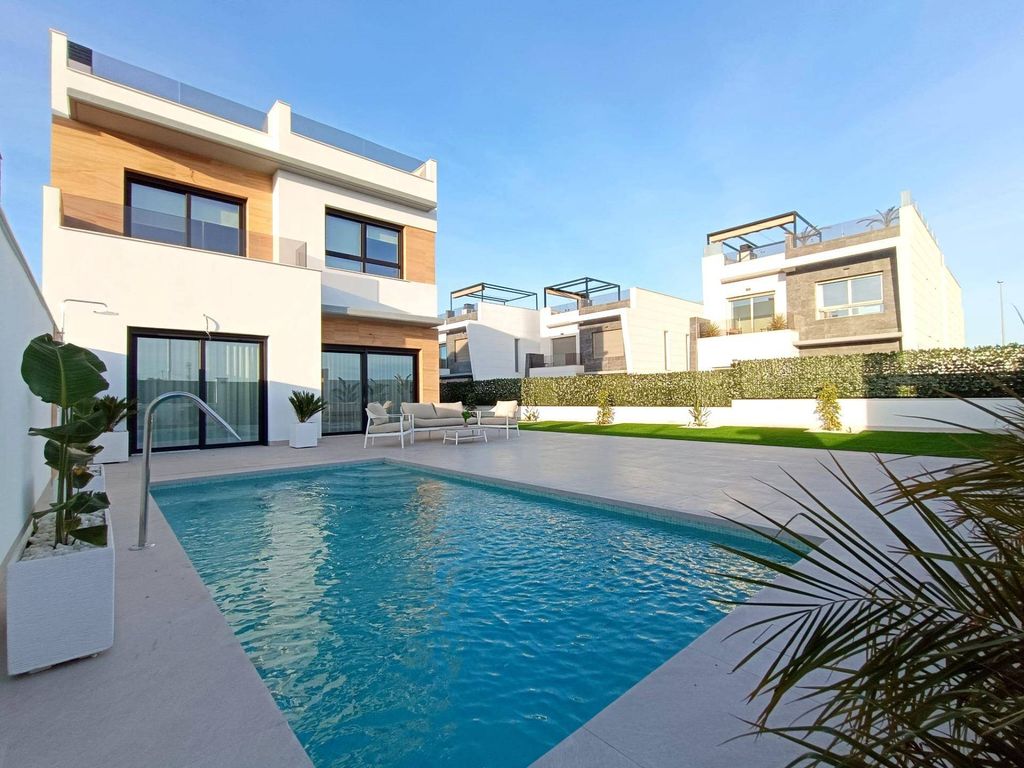 Luxury House for sale in Benijofar, 465 000 €, Photo 1