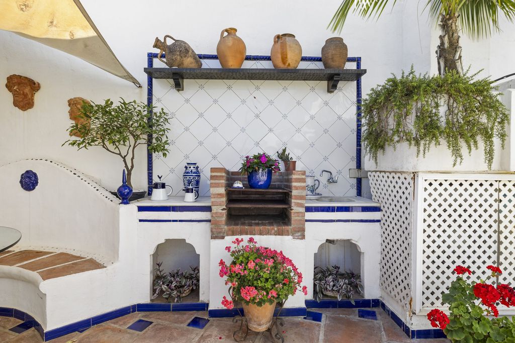 Luxury House for sale in Marbella, 1 290 000 €, Photo 2