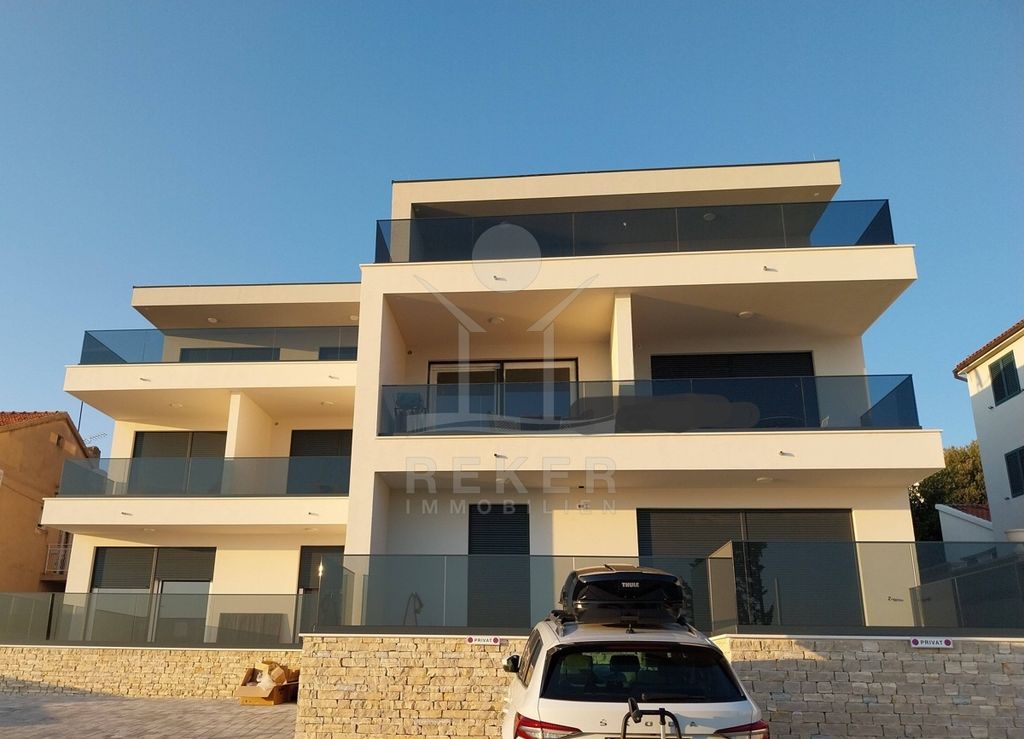 Luxury Apartment for sale in Brodarica, 375 000 €, Photo 2