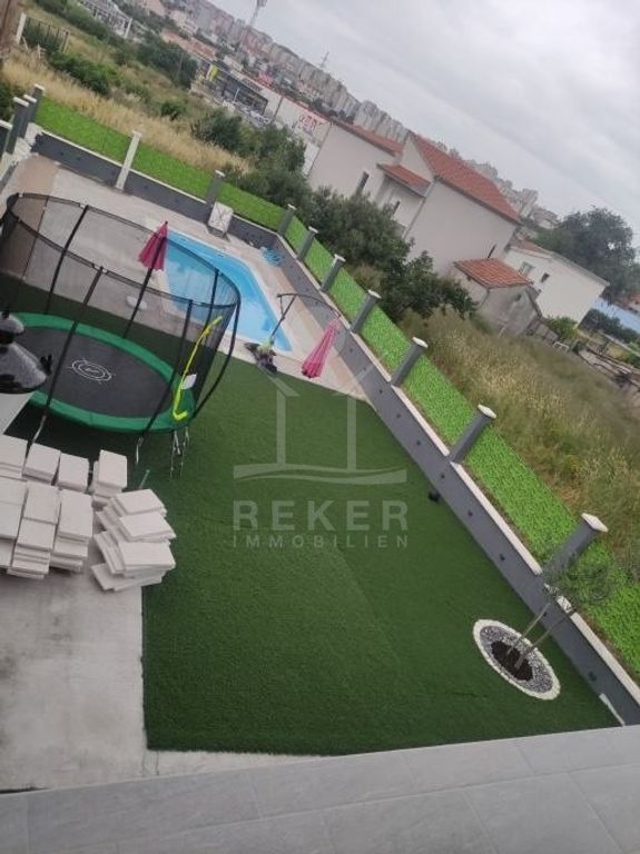 Maison de luxe à vendre à Split, 900 000 €, Photo 3