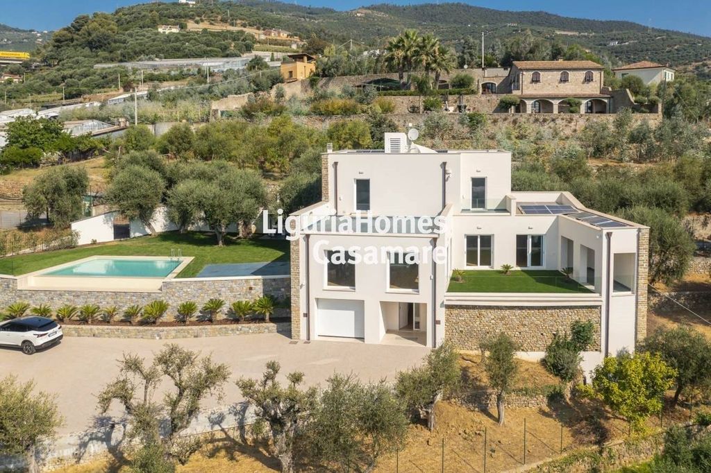 Luxury House for sale in Taggia, 1 700 000 €, Photo 1