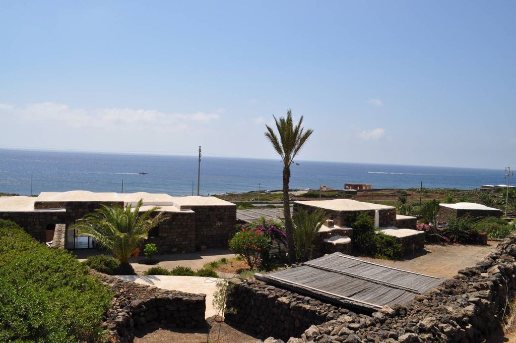 Luxury House for sale in Pantelleria, 1 800 000 €, Photo 1