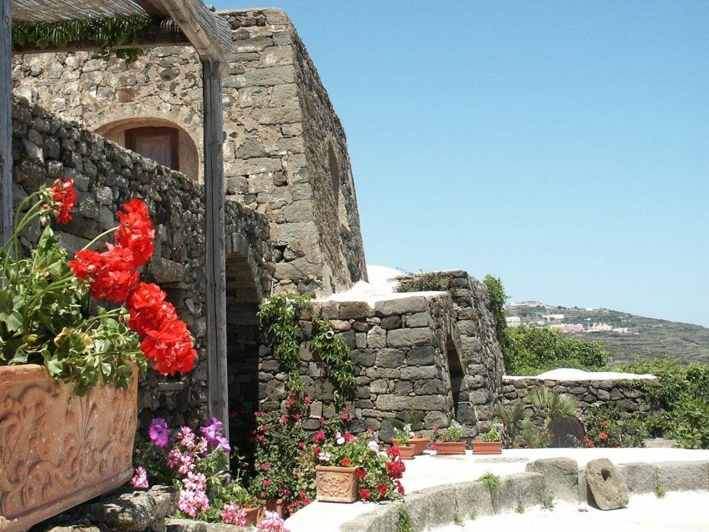 Luxury House for sale in Pantelleria, 1 000 000 €, Photo 1