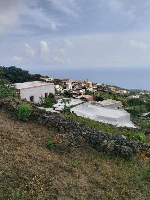Luxury House for sale in Pantelleria, 650 000 €, Photo 1