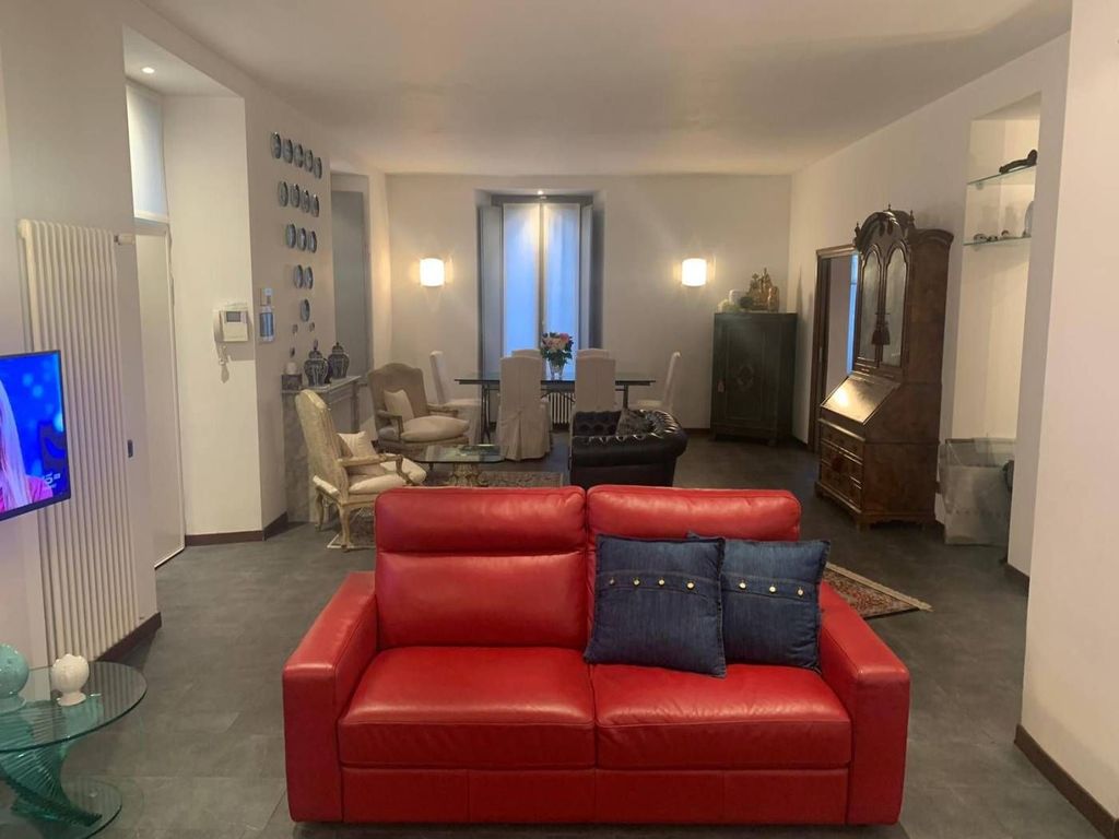 Luxury Apartment for sale in Como, 1 200 000 €, Photo 4
