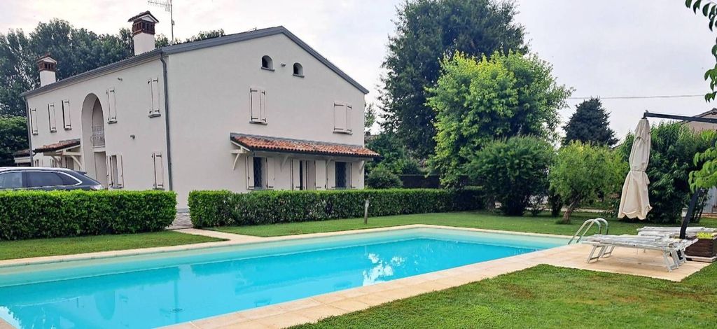 Luxury House for sale in Guastalla, 850 000 €, Photo 1